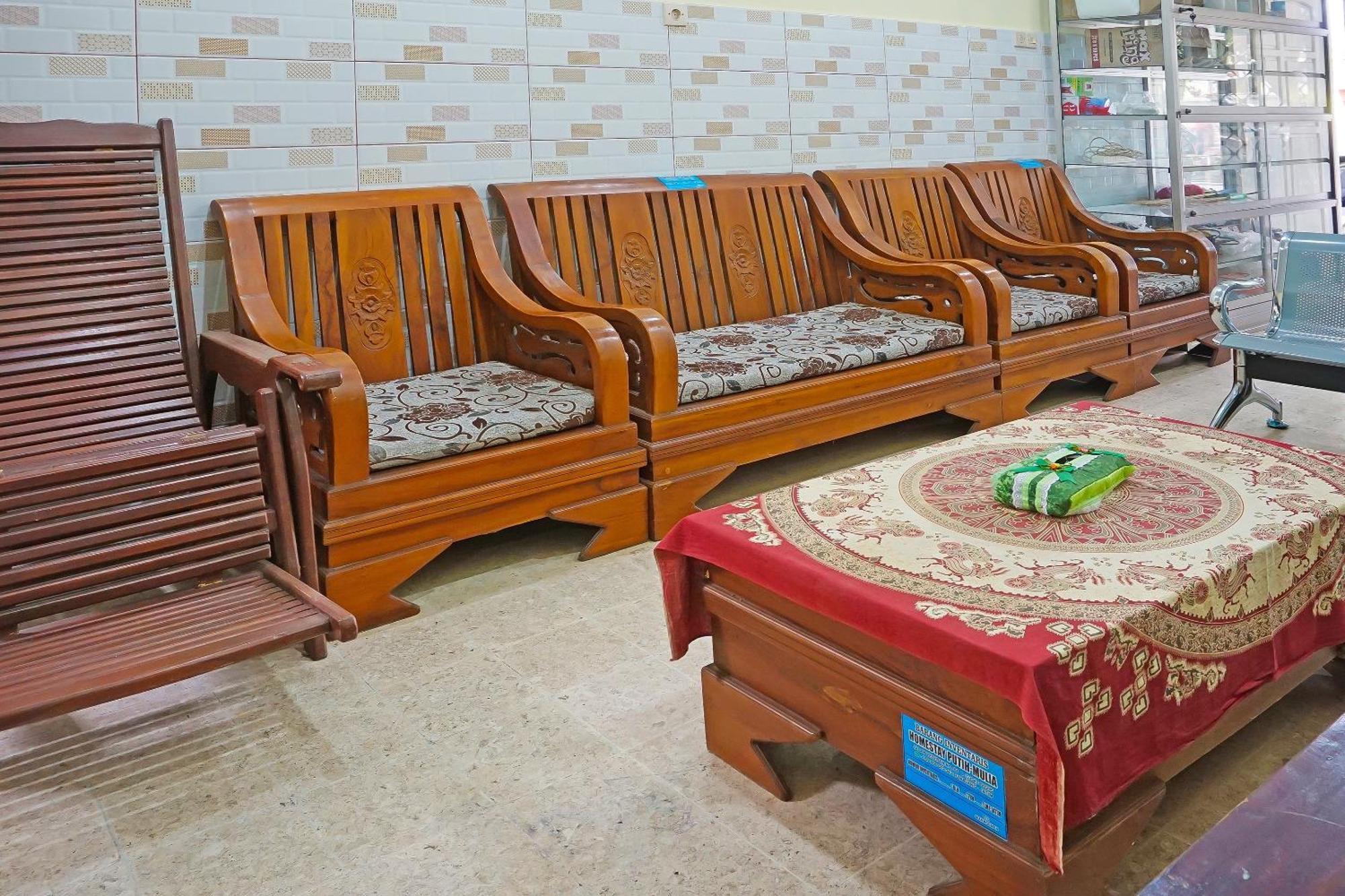 Putih Mulia Homestay Syariah Lumajang Kültér fotó