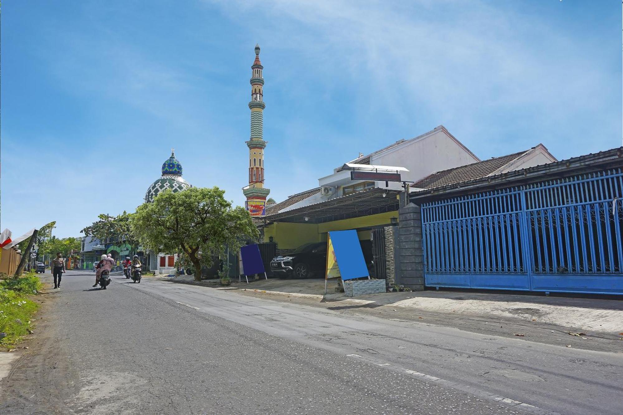 Putih Mulia Homestay Syariah Lumajang Kültér fotó