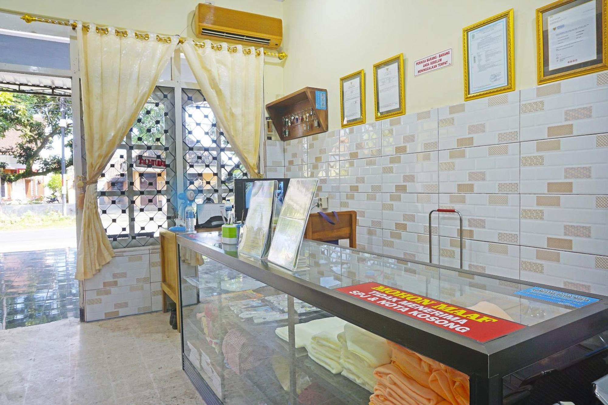 Putih Mulia Homestay Syariah Lumajang Kültér fotó